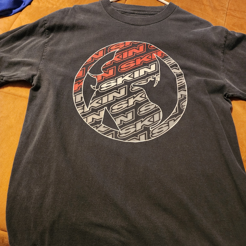 2 SKIN Graphic Men's Shirt